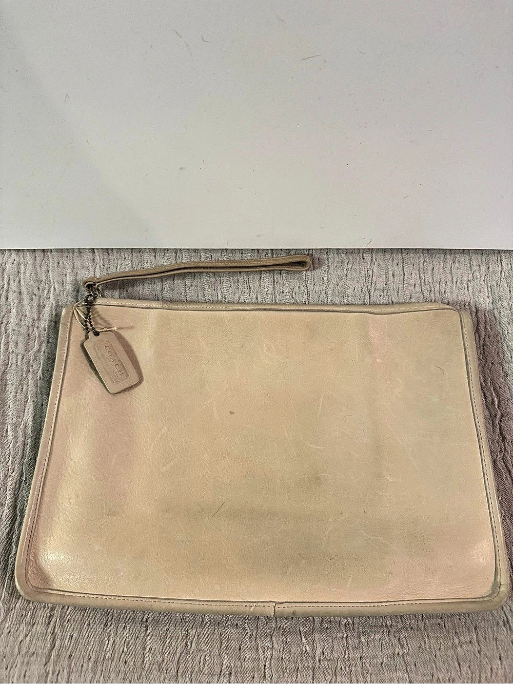 Classic Vintage Coach Leather Clutch/Wristlet in Bone
